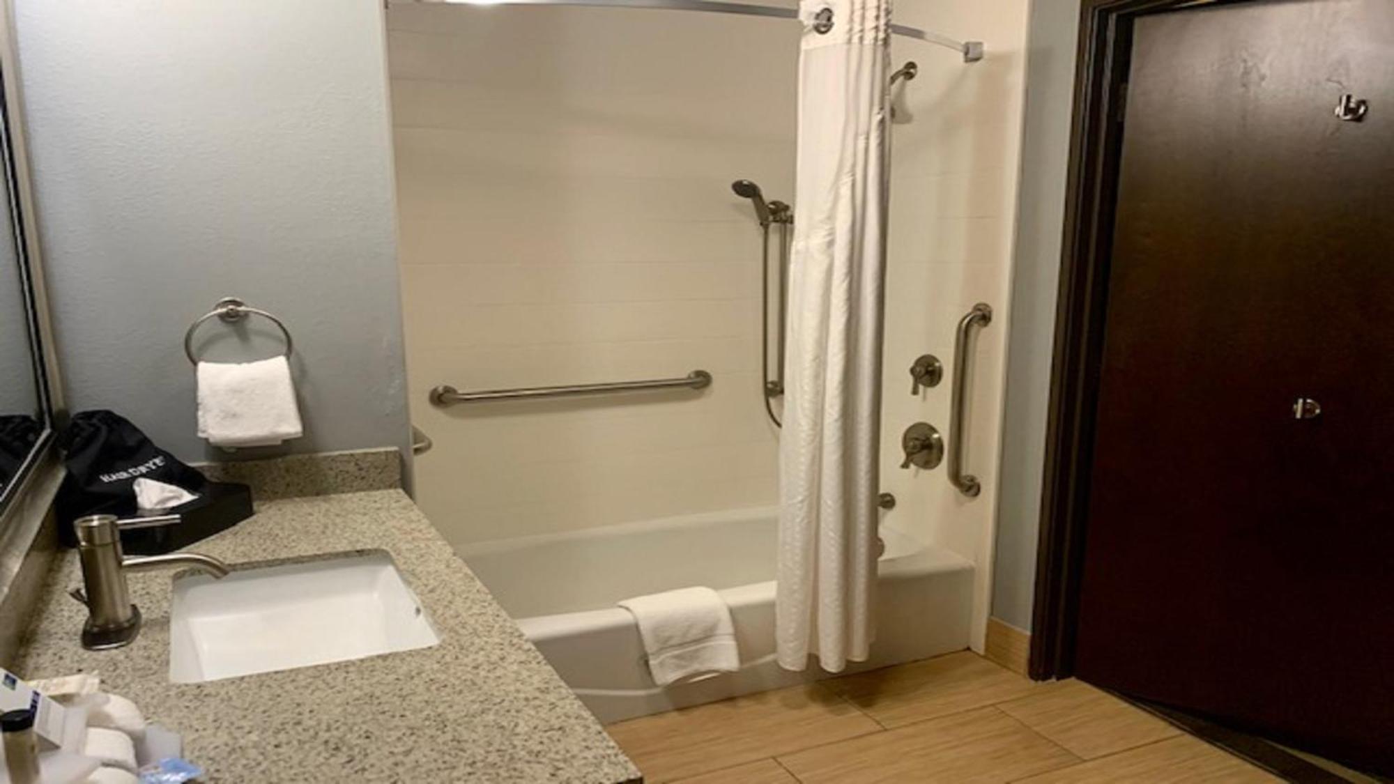 Holiday Inn Express & Suites Perry-National Fairground Area By Ihg Eksteriør billede