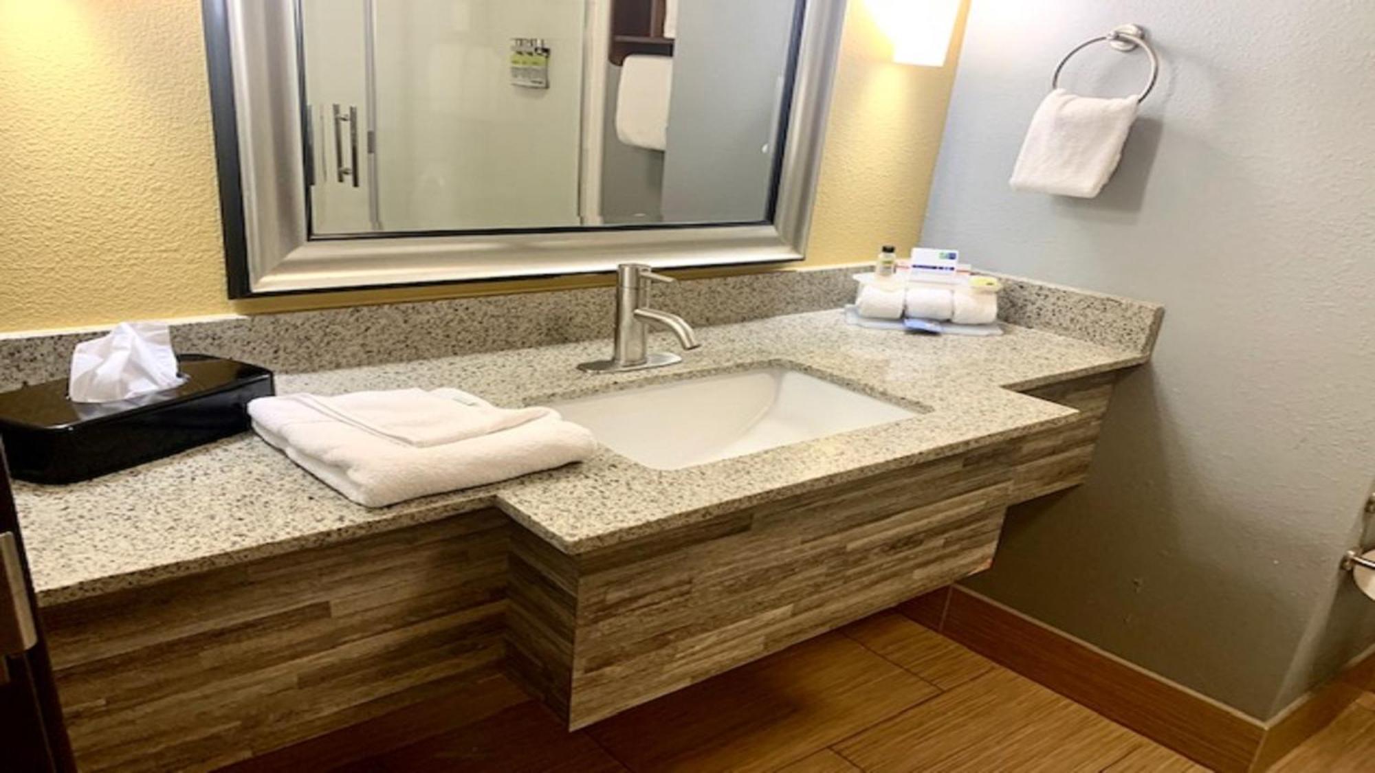 Holiday Inn Express & Suites Perry-National Fairground Area By Ihg Eksteriør billede