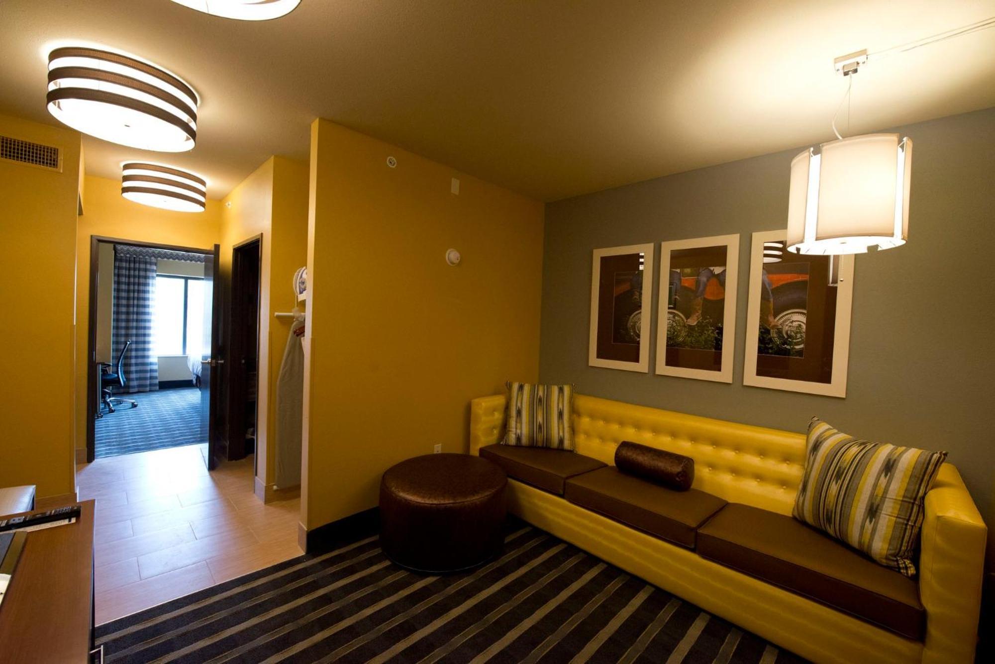 Holiday Inn Express & Suites Perry-National Fairground Area By Ihg Eksteriør billede